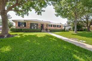 816 Misty Glen Dr, DeSoto, TX 75115 - Photo 2