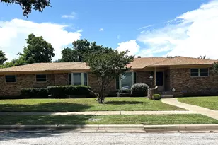 105 Lindenwood Dr, Lancaster, TX 75134 - Photo 1