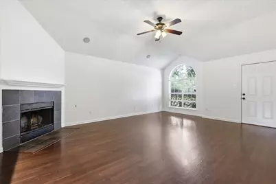 1424 Ridgecreek Drive, Lewisville, TX 75067 - Photo 4