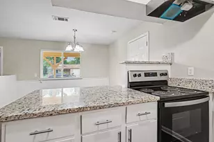 809 E Bovell St, Crowley, TX 76036 - Photo 8