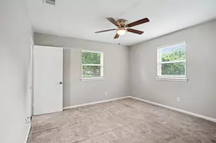 809 E Bovell St, Crowley, TX 76036 - Photo 12