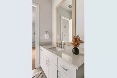 381 E Greenbriar Lane #401, Dallas, TX 75203 - Photo 6