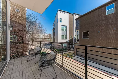 381 E Greenbriar Lane #401, Dallas, TX 75203 - Photo 10