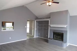 6702 Canyon Creek Dr, Arlington, TX 76001 - Photo 2