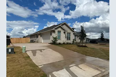 1033 Queen Elizabeth Drive, Waco, TX 76657 - Photo 2