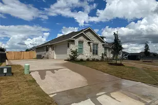 1033 Queen Elizabeth Dr, Waco, TX 76657 - Photo 2
