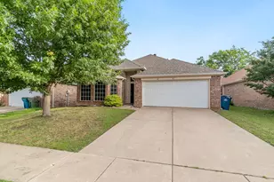 615 Lake Bridge Dr, Lake Dallas, TX 75065 - Photo 1
