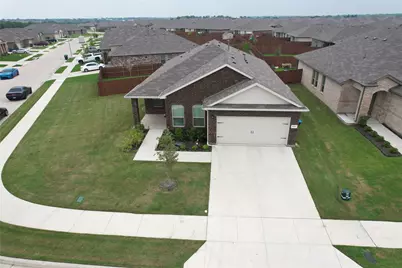 5201 Petal Meadows Drive, Fort Worth, TX 76179 - Photo 2