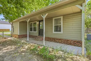 979 W Pecan St, Stephenville, TX 76401 - Photo 1