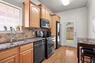 121 Corinna Ct, Hurst, TX 76053 - Photo 14