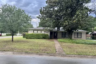 301 Makarwich Ct, River Oaks, TX 76114 - Photo 1
