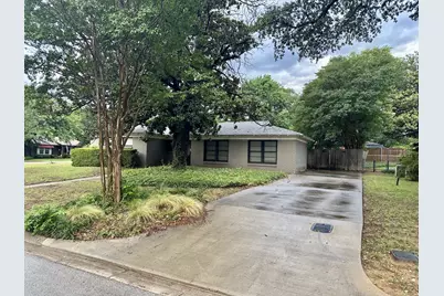 301 Makarwich Court, River Oaks, TX 76114 - Photo 2