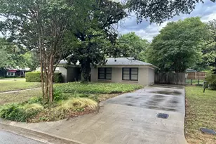 301 Makarwich Ct, River Oaks, TX 76114 - Photo 2