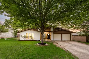 1614 Brent Ct, Grand Prairie, TX 75051 - Photo 2