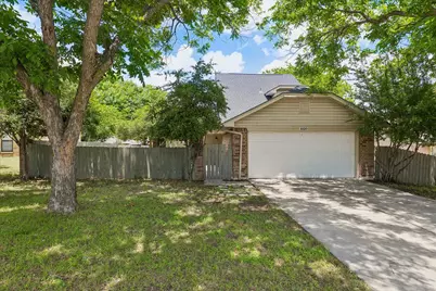 1020 W Hills Terrace, Saginaw, TX 76179 - Photo 2