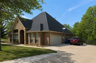 253 S Natural Springs Ln, Azle, TX 76020 - Photo 2