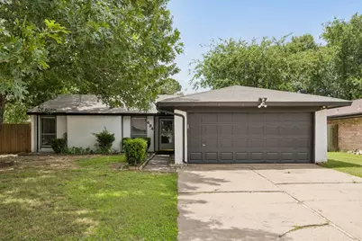 434 Stonehenge Drive, Arlington, TX 76014 - Photo 2