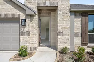 121 Creekstone Dr, Balch Springs, TX 75181 - Photo 2