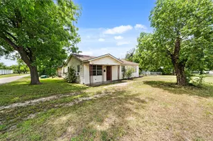 301 N Commerce St, Mart, TX 76664 - Photo 2