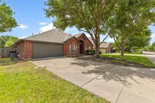 1520 Hampton Dr, Mansfield, TX 76063 - Photo 2