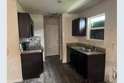 1920 Jb Jackson Jr Boulevard #J, Dallas, TX 75210 - Photo 2