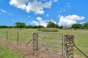 652 Middle Windsor Rd, McGregor, TX 76657 - Photo 36