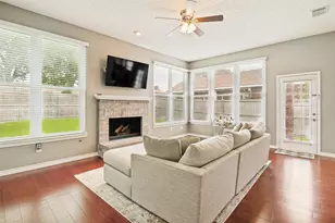 7013 Lo Chalmers Ln, Garland, TX 75043 - Photo 4
