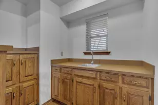 1009 Kings Canyon Ct, Grapevine, TX 76051 - Photo 6