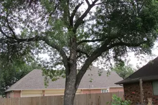 901 Lakeway Dr, Ennis, TX 75119 - Photo 4