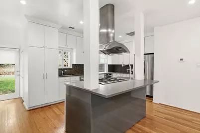 825 Thomasson Drive, Dallas, TX 75208 - Photo 10
