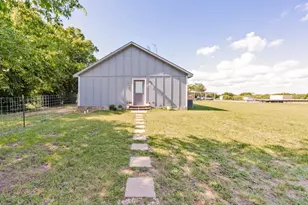 709 W Live Oak St, Alvord, TX 76225 - Photo 10