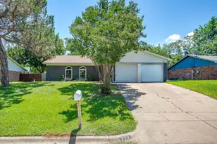 712 Poe St, Azle, TX 76020 - Photo 4