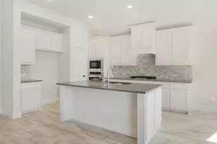 1040 Snowy Owl Dr, Alvarado, TX 76009 - Photo 10