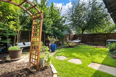656 Bishop Heights Lane, Dallas, TX 75208 - Photo 20