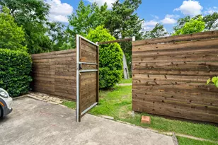 656 Bishop Heights Ln, Dallas, TX 75208 - Photo 24