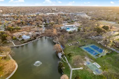 656 Bishop Heights Lane, Dallas, TX 75208 - Photo 32