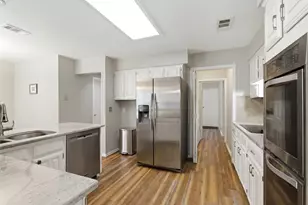 1917 Pleasant Valley Dr, Plano, TX 75023 - Photo 10