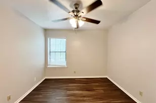 1108 N Elm St, Denton, TX 76201 - Photo 16