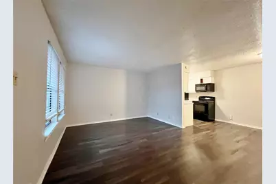 1108 N Elm Street #10, Denton, TX 76201 - Photo 6