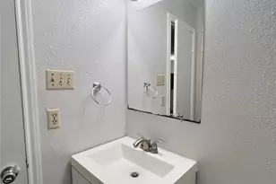 1108 N Elm St, Denton, TX 76201 - Photo 26