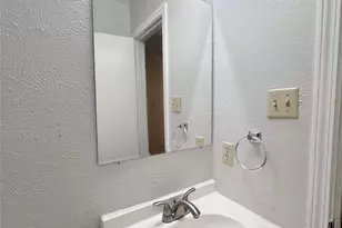 1108 N Elm St, Denton, TX 76201 - Photo 20