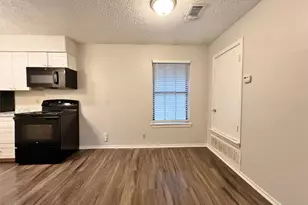 1108 N Elm St, Denton, TX 76201 - Photo 14