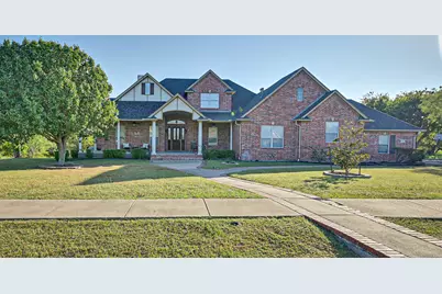 811 Mallard Pointe Drive, Grand Prairie, TX 75104 - Photo 1