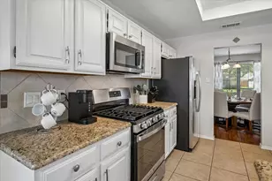 2028 Lansdown Dr, Carrollton, TX 75010 - Photo 14
