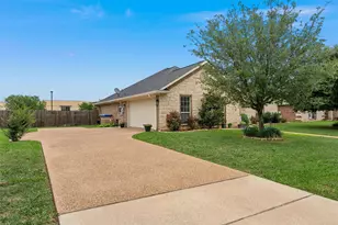 929 Princess Diana Dr, Waco, TX 76657 - Photo 4