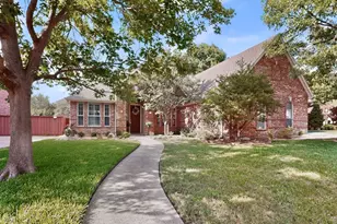 700 Salmon Run Ct, Euless, TX 76039 - Photo 1
