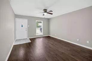 2219 Foxcroft Ln, Arlington, TX 76014 - Photo 2