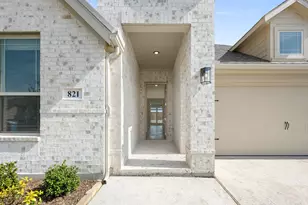 821 Blue Fescue Rd, Fort Worth, TX 76247 - Photo 4