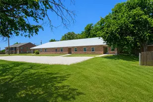 412 W Franklin St, Alvord, TX 76225 - Photo 8