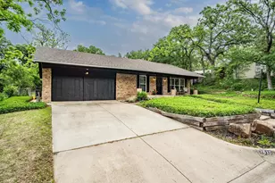 2610 Oak Cliff Ln, Arlington, TX 76012 - Photo 2